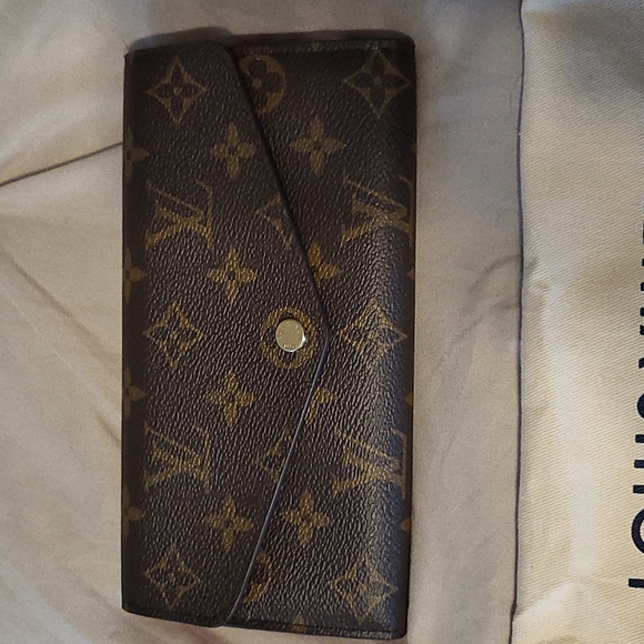 Louis Vuitton Sarah Wallet - Picture 7 of 10